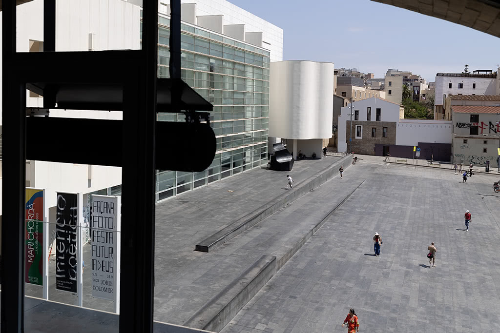 The microphone setup of Spiral of Time at the Plaça dels Àngels